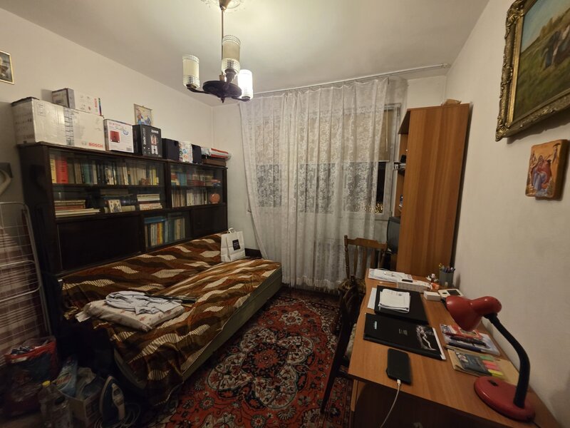 Titan, 5 minute metrou, strandul Cara, pe strada Stanila, bloc H, 4 etaje