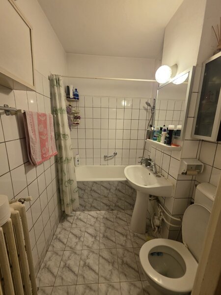 Titan, 5 minute metrou, strandul Cara, pe strada Stanila, bloc H, 4 etaje