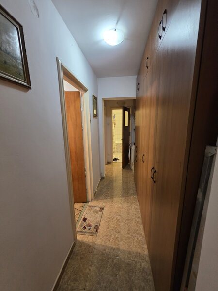 Titan, 5 minute metrou, strandul Cara, pe strada Stanila, bloc H, 4 etaje