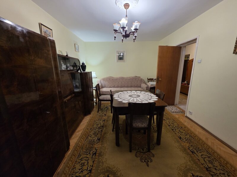 Titan, 5 minute metrou, strandul Cara, pe strada Stanila, bloc H, 4 etaje