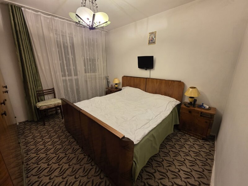 Titan, 5 minute metrou, strandul Cara, pe strada Stanila, bloc H, 4 etaje