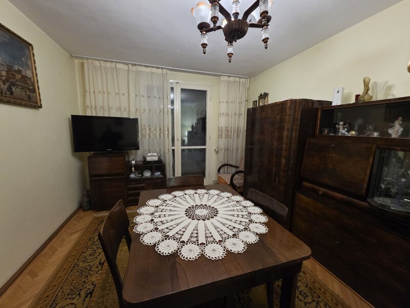 Titan, 5 minute metrou, strandul Cara, pe strada Stanila, bloc H, 4 etaje