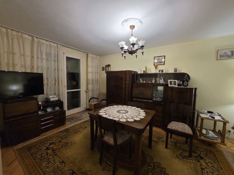 Titan, 5 minute metrou, strandul Cara, pe strada Stanila, bloc H, 4 etaje