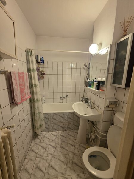 Titan, 5 minute metrou, strandul Cara, pe strada Stanila, bloc H, 4 etaje